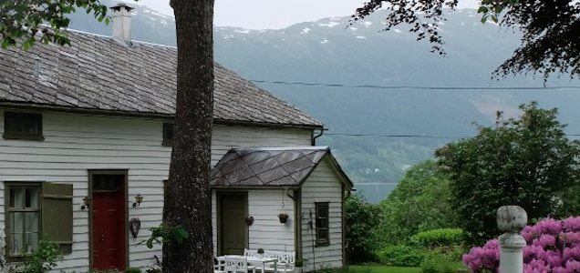 Sokneprest i Hardanger og Voss prosti med Ullensvang sokn som tenestestad